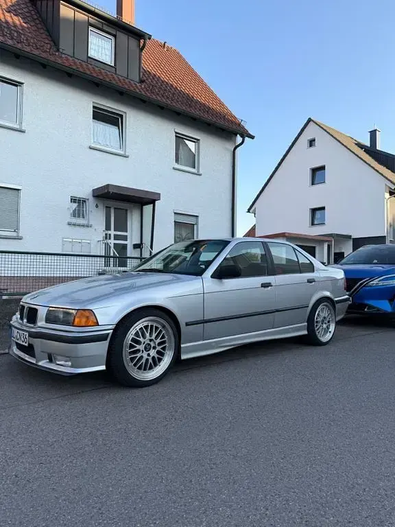 Gebraucht BMW 320 Performance 150 PS (110 kW) 1993 Silber Limousine