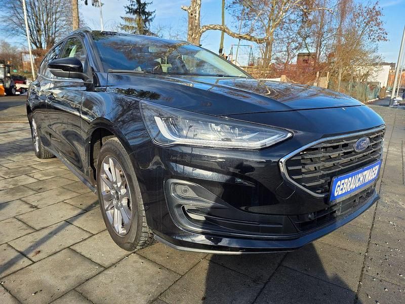 Schwarz Gebraucht 2022 Ford Focus Titanium Limousine | 15.990 € (Guter Preis) - Bild 1/4