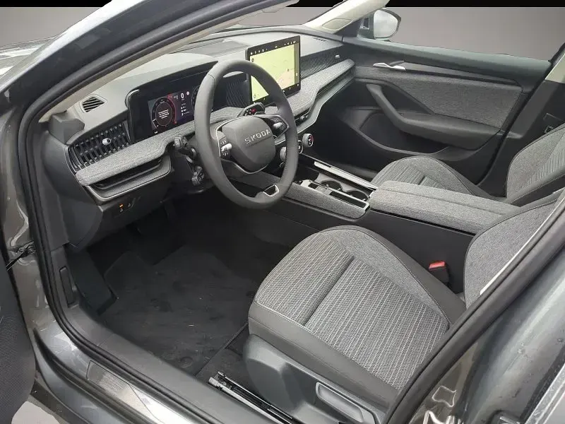 Neu Skoda Superb Selection 150 PS (110 kW) 2025 Grau Kombi