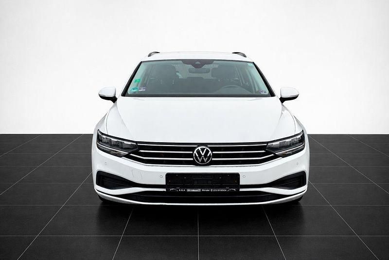 Gebraucht VW Passat 150 PS (110 kW) 2021 Weiß Kombi
