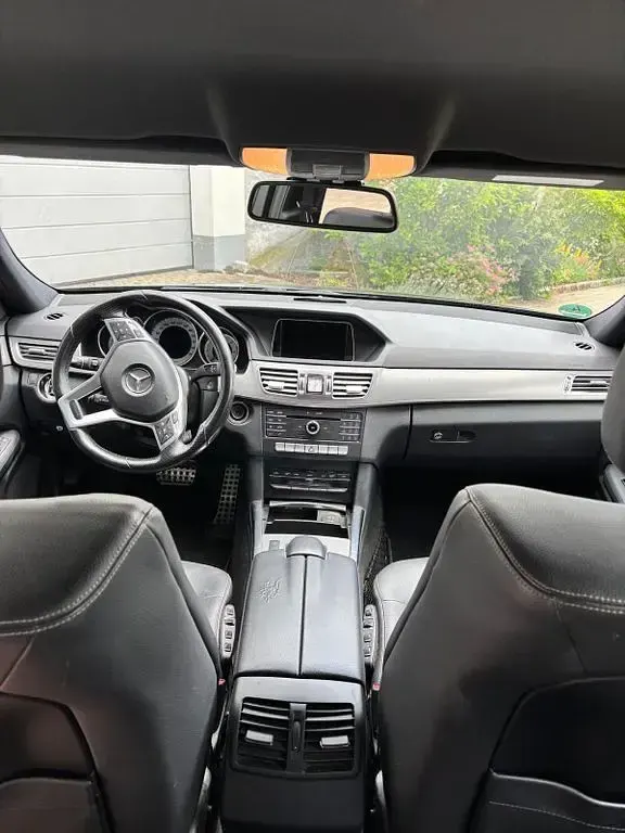 Gebraucht Mercedes E350 258 PS (189 kW) 2015 Schwarz Limousine