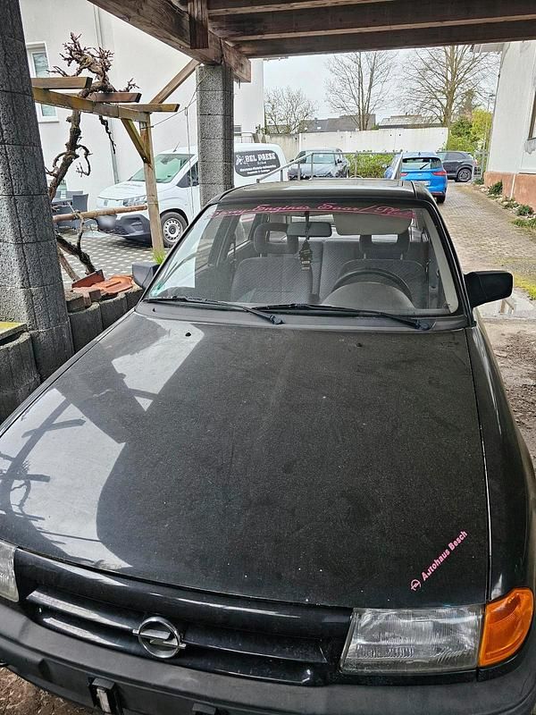 Second-hand Opel Astra 75 CP (55 kW) 1994 Negru Coupe