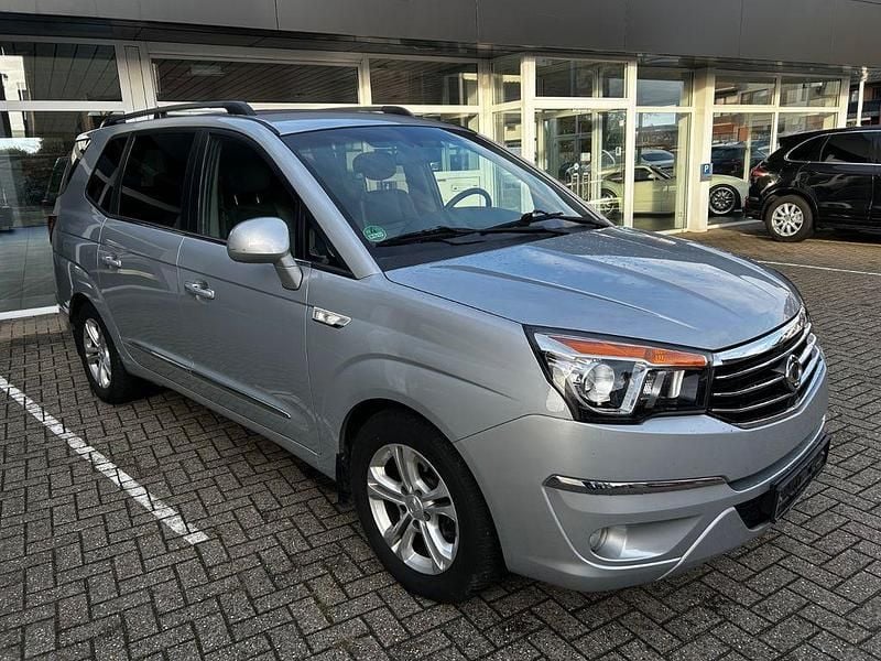Gebraucht SsangYong Rodius 178 PS (130 kW) 2017 Silber Van / Kleinbus