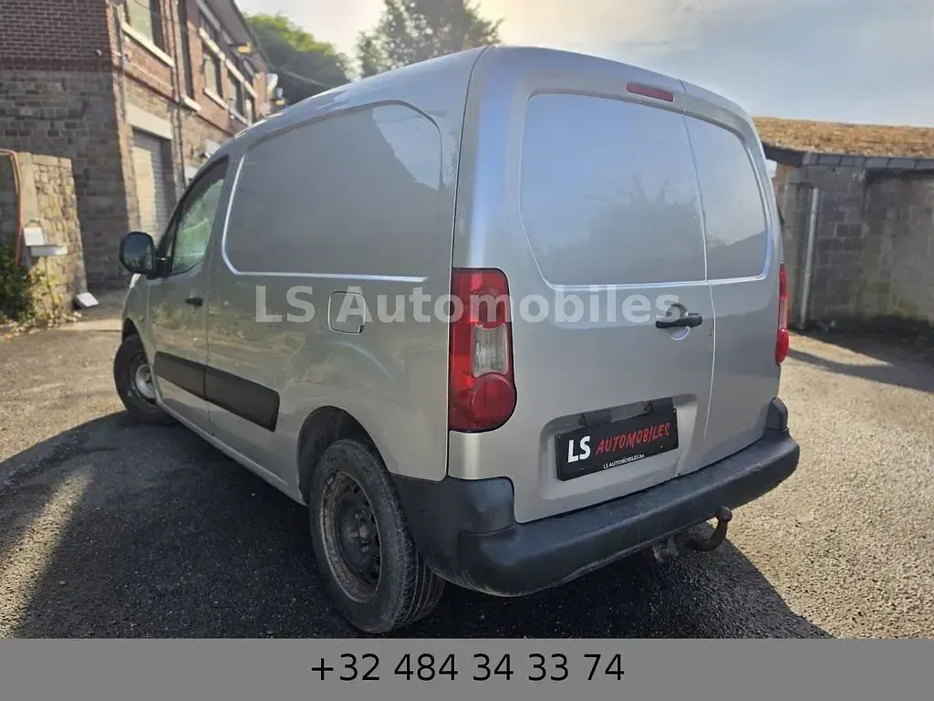 Gebraucht Peugeot Partner 90 PS (66 kW) 2011 Silber Van / Kleinbus
