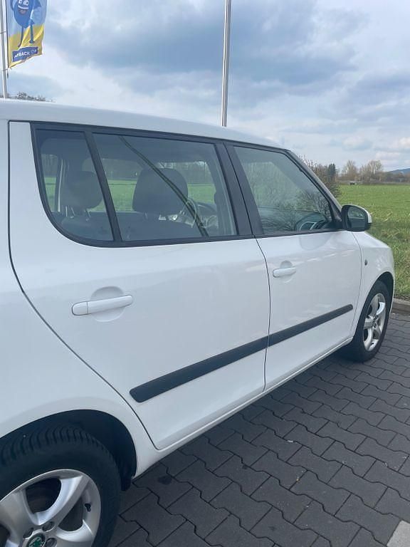 Gebraucht Skoda Fabia 69 PS (50 kW) 2009 Weiß Limousine