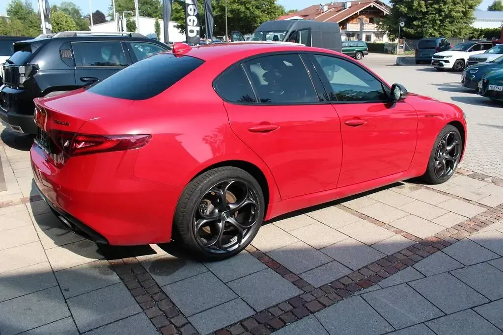 Gebraucht Alfa Romeo Giulia Estrema 280 PS (205 kW) 2022 Rot Limousine
