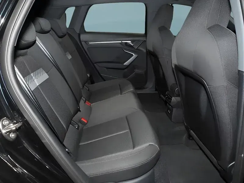 Gebraucht Audi A3 Sportback 116 PS (85 kW) 2025 Schwarz Kleinwagen