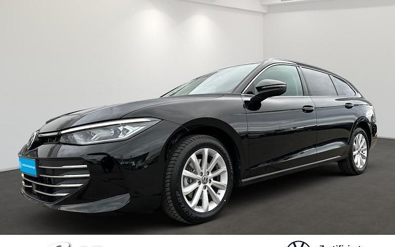 Grenadillschwarz metallic Gebraucht 2024 VW Passat Business Kombi | 38.549 € (Teuer) - Bild 1/4