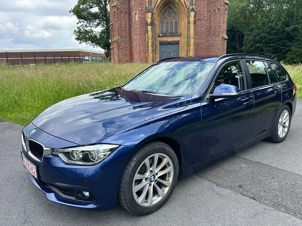 Gebraucht BMW 320 Advantage 184 PS (135 kW) 2018 Blau Kombi
