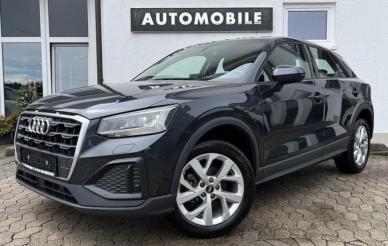 Grau Gebraucht 2023 Audi Q2 SUV | 25.979 € (Fairer Preis) - Bild 1/4