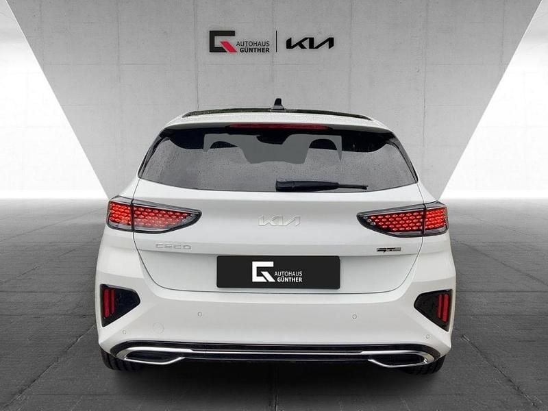 Gebraucht Kia Ceed GT GT-Line 140 PS (102 kW) 2025 Hw2) deluxe white m (weiss Limousine
