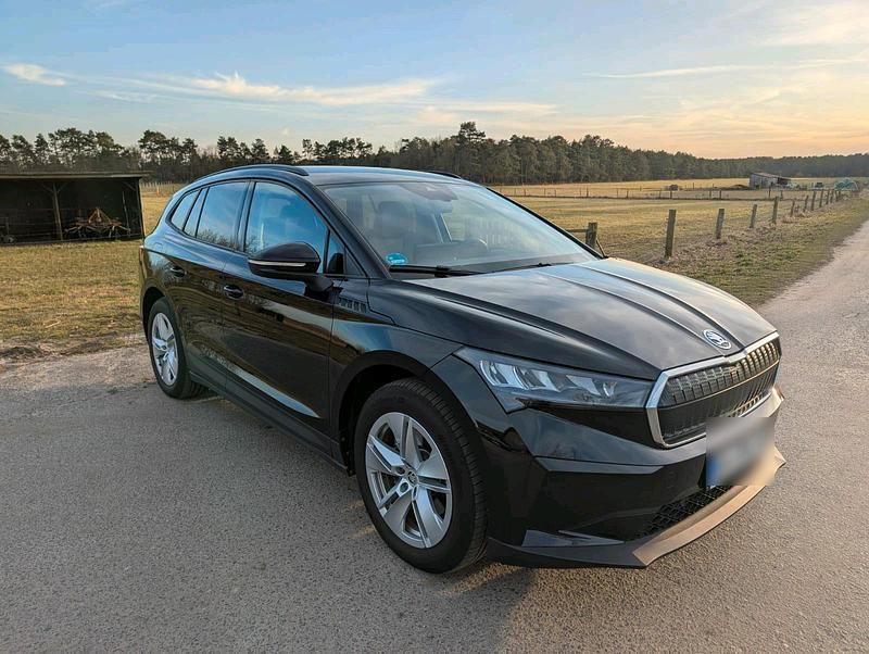 Schwarz Gebraucht 2023 Skoda Enyaq iV Clever SUV | 28.900 € (Fairer Preis) - Bild 1/4