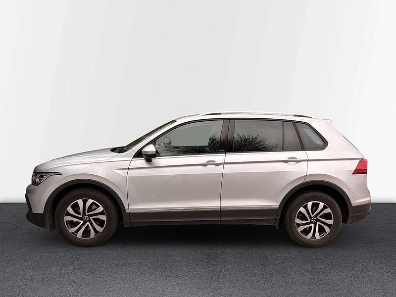 Gebraucht VW Tiguan Active 150 PS (110 kW) 2021 Reflexsilber metallic SUV