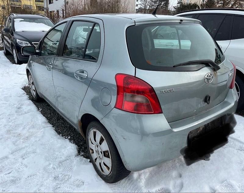 Gebraucht Toyota Yaris 90 PS (66 kW) 2007 Grau Kleinwagen