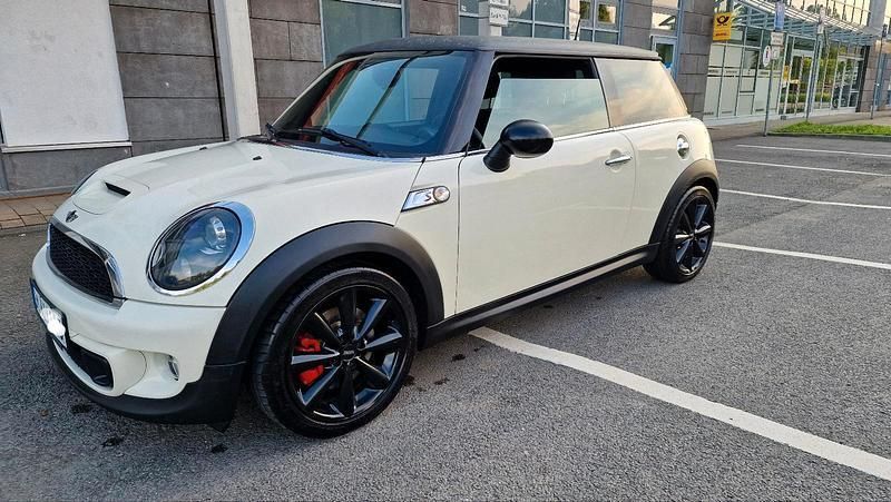 Weiß Gebraucht 2011 Mini Cooper S Kleinwagen | 4.900 € (Guter Preis) - Bild 1/4