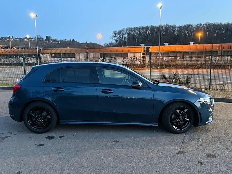 Gebraucht Mercedes A200 AMG line 150 PS (110 kW) 2020 Blau Limousine