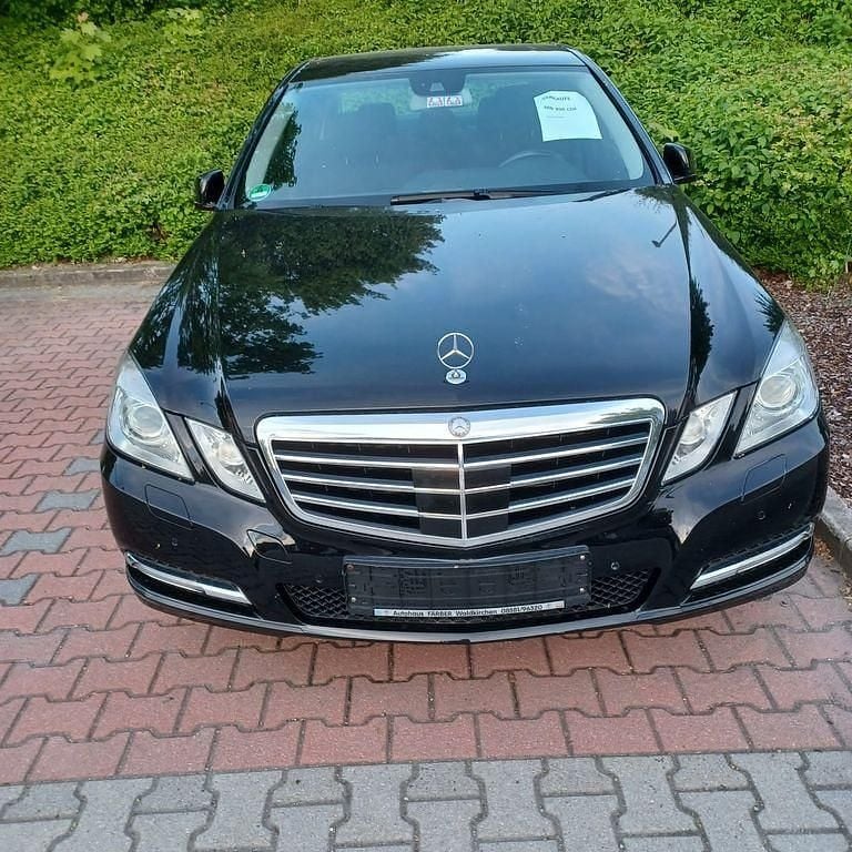Gebraucht Mercedes E300 231 PS (169 kW) 2012 Schwarz Limousine