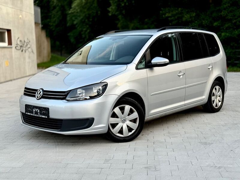 Silber Gebraucht 2013 VW Touran Comfortline Van / Kleinbus | 8.590 € (Guter Preis) - Bild 1/4
