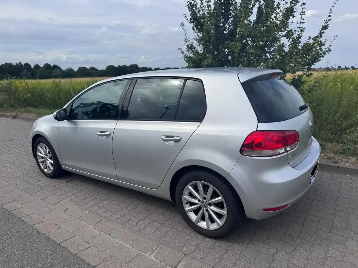 Gebraucht VW Golf VI 105 PS (77 kW) 2010 Silber Limousine