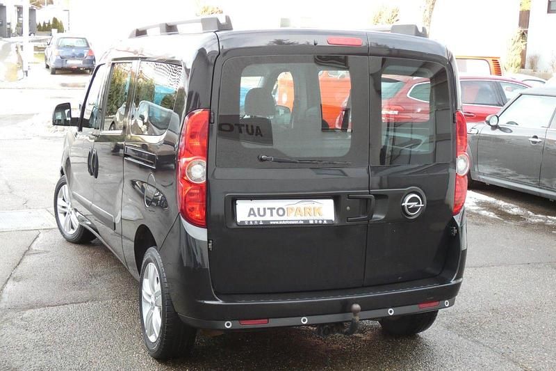 Gebraucht Opel Combo Edition 120 PS (88 kW) 2017 Schwarz Kombi