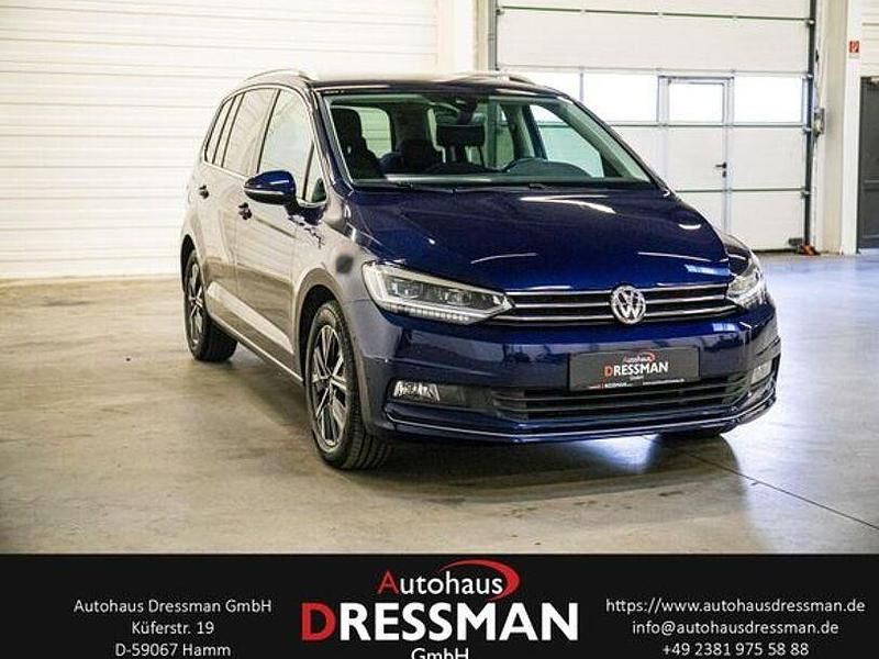 Gebraucht VW Touran Highline 150 PS (110 kW) 2019 Atlantik blue metallic Van / Kleinbus