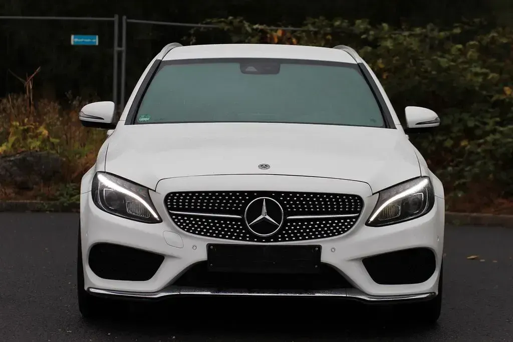 Gebraucht Mercedes C180 AMG line 156 PS (114 kW) 2018 Weiß Kombi