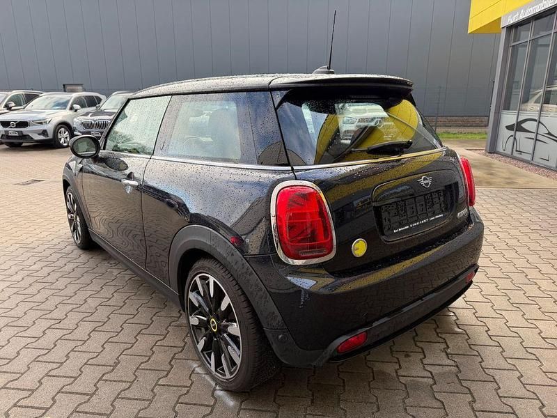 Gebraucht Mini Cooper SE 135 kW (184 PS) 2022 Schwarz Kleinwagen
