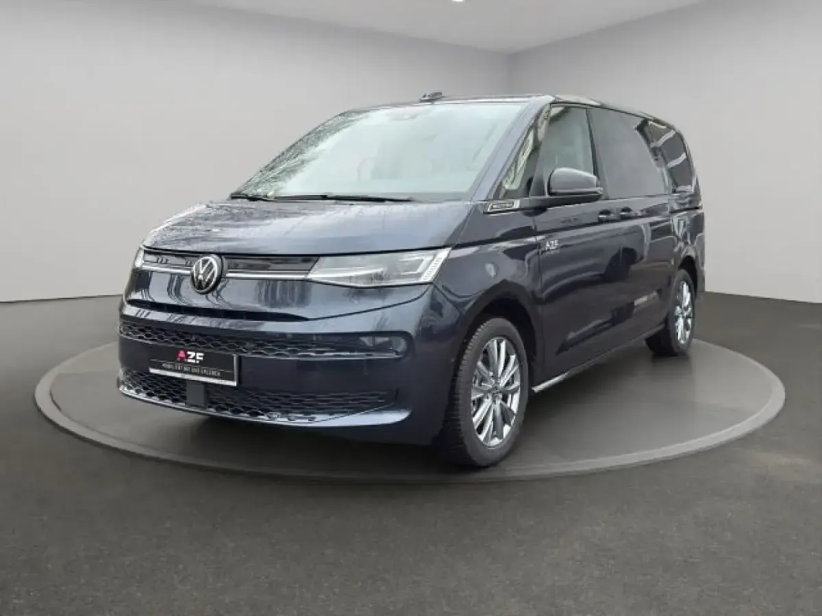 Gebraucht VW Multivan Life 150 PS (110 kW) 2025 Starlight blue metallic Van / Kleinbus