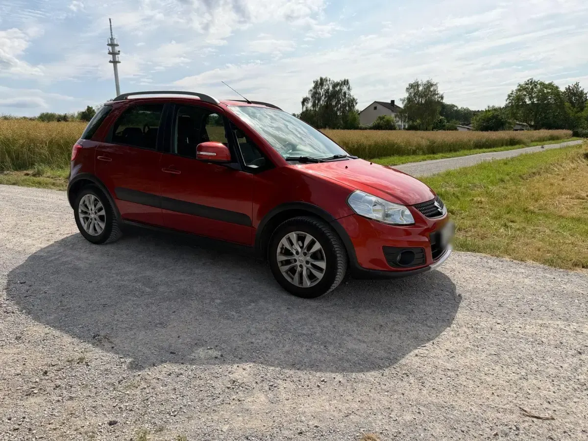 Gebraucht Suzuki SX4 Style 120 PS (88 kW) 2013 Rot Limousine