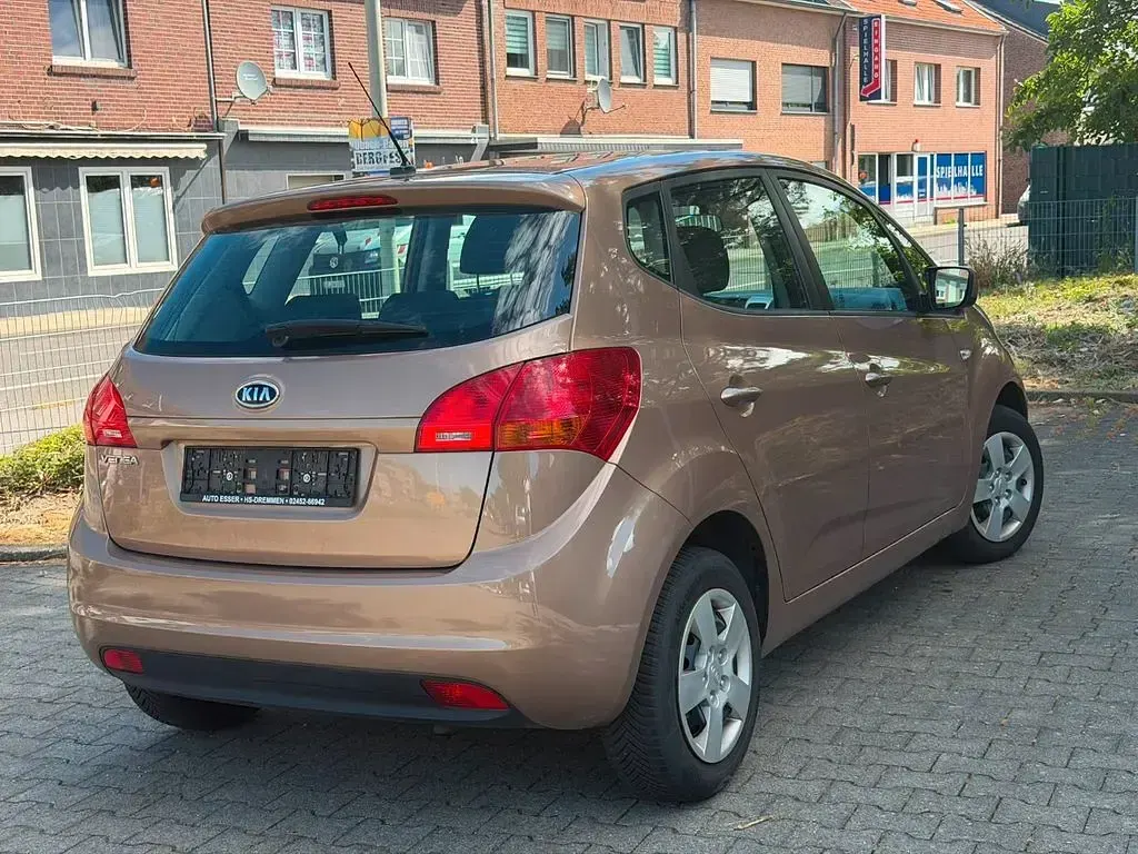 Gebraucht Kia Venga Vision 90 PS (66 kW) 2010 Gold Kleinwagen
