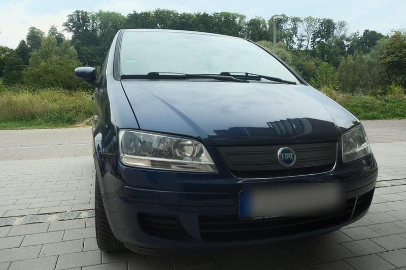 Blau Gebraucht 2005 Fiat Idea Van / Kleinbus | 700 € (Superpreis) - Bild 1/4
