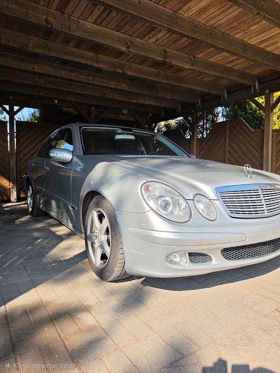 Gebraucht Mercedes E220 Classic 150 PS (110 kW) 2003 Silber Limousine