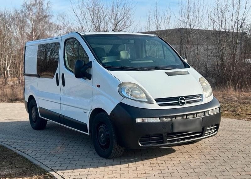 Second-hand Opel Vivaro 101 CP (74 kW) 2005 Alb Monovolum