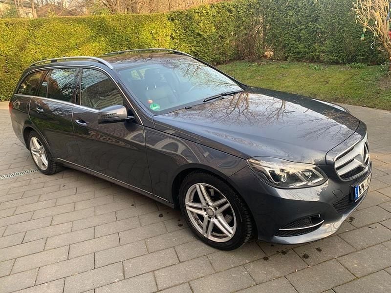 Gebraucht Mercedes E220 Avantgarde 170 PS (125 kW) 2015 Grau Kombi
