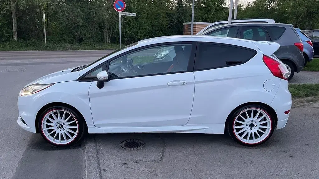 Gebraucht Ford Fiesta ST 182 PS (133 kW) 2015 Weiß Kleinwagen