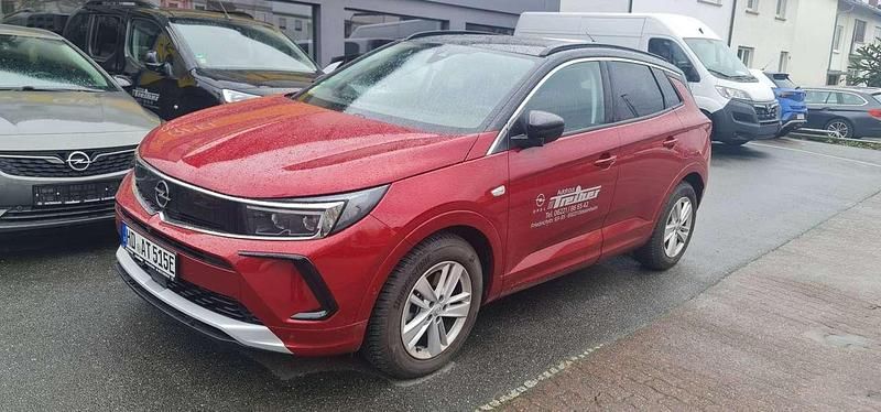 Lackierung bright red Gebraucht 2023 Opel Grandland X Ultimate SUV | 39.900 € - Bild 1/4