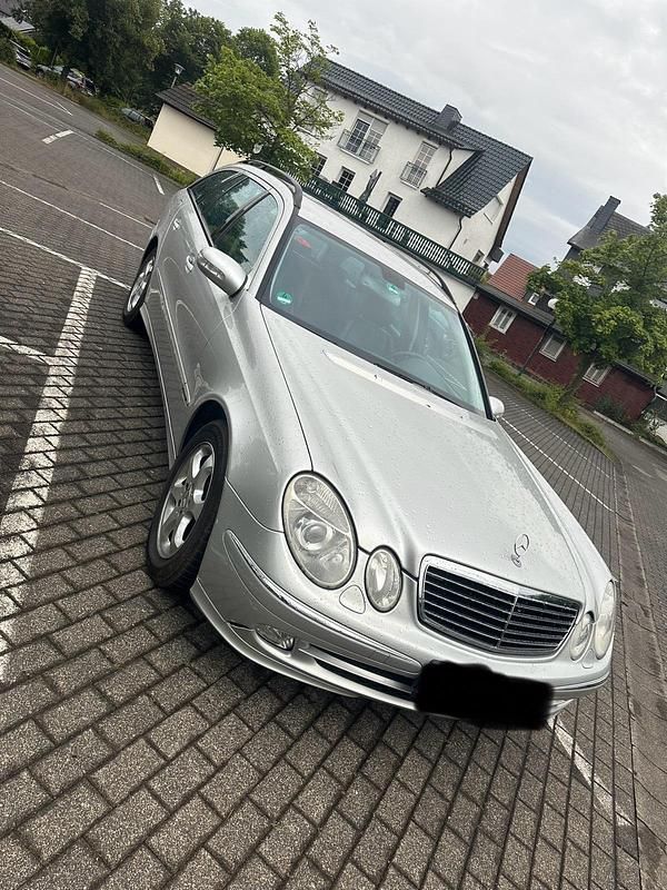 Gebraucht Mercedes E320 204 PS (150 kW) 2005 Grau Kombi