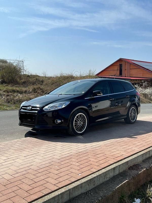 Schwarz Gebraucht 2012 Ford Focus Titanium Kombi | 6.500 € (Fairer Preis) - Bild 1/4