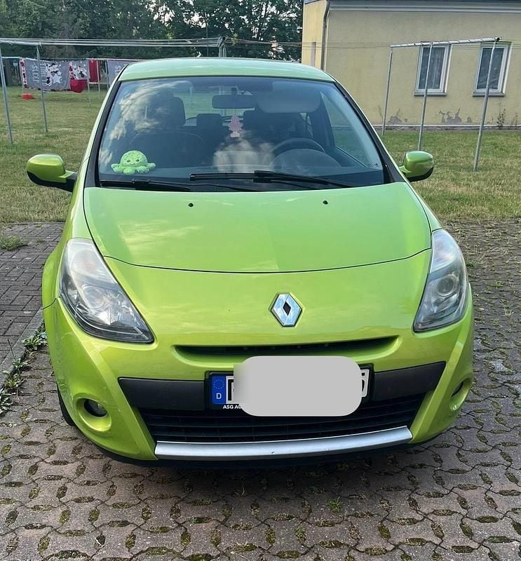 Grün Gebraucht 2010 Renault Clio II Kleinwagen | 2.450 € (Fairer Preis) - Bild 1/4