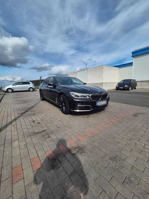 Gebraucht BMW 730 265 PS (194 kW) 2016 Schwarz Limousine