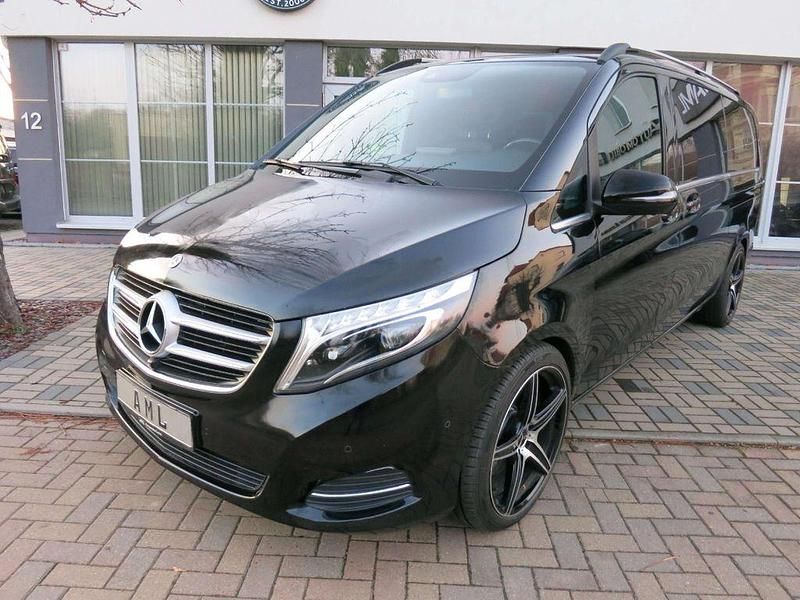 Obsidianschwarz metallic Gebraucht 2018 Mercedes V250 Avantgarde Van / Kleinbus | 34.990 € (Superpreis) - Bild 1/4