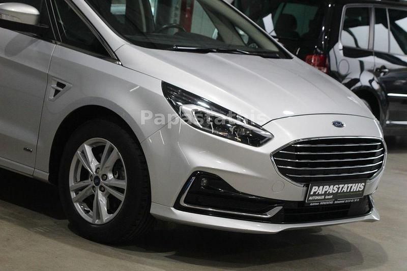 Gebraucht Ford S-MAX Titanium 190 PS (139 kW) 2022 Silber Van / Kleinbus