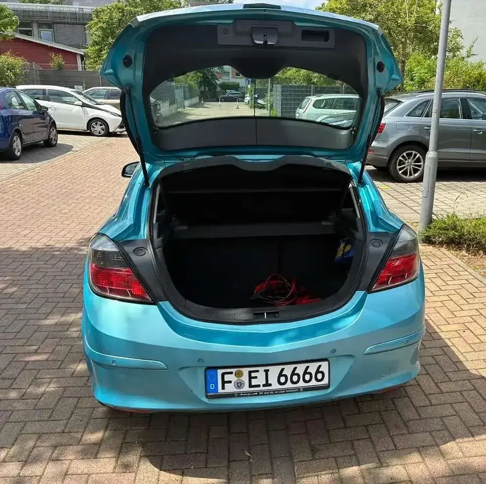Gebraucht Opel Astra 90 PS (66 kW) 2010 Blau Coupé