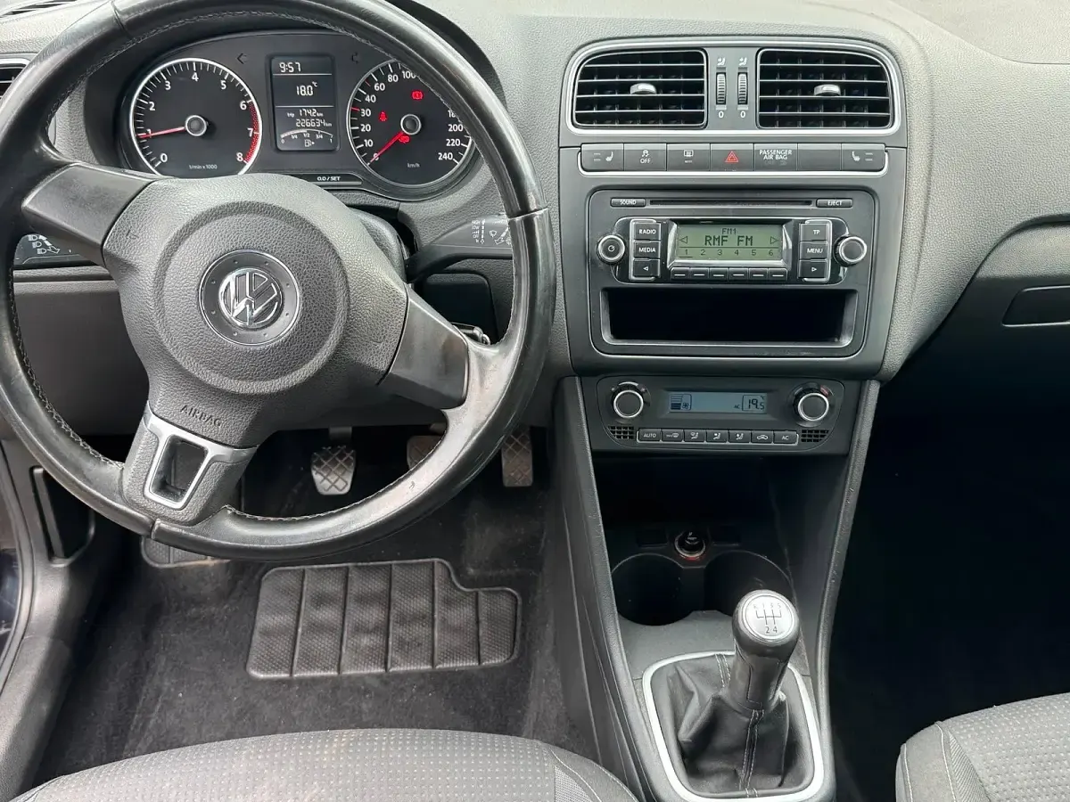 Gebraucht VW Polo 82 PS (60 kW) 2011 Schwarz Kleinwagen