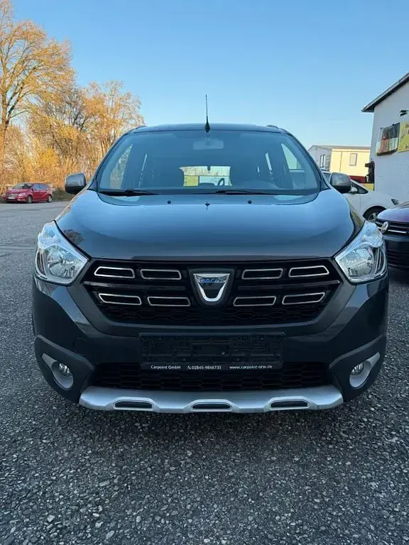 Gebraucht Dacia Lodgy Stepway 116 PS (85 kW) 2021 Grau Van / Kleinbus