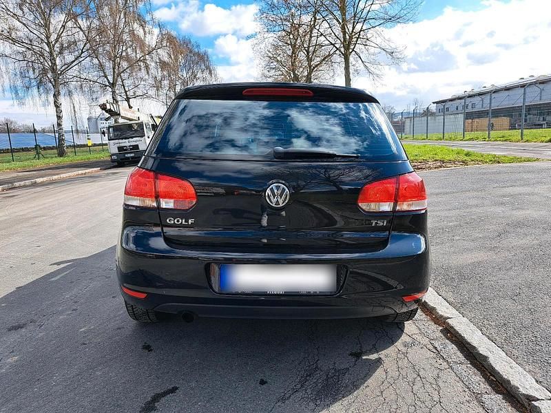 Gebraucht VW Golf VI 105 PS (77 kW) 2012 Schwarz Kleinwagen