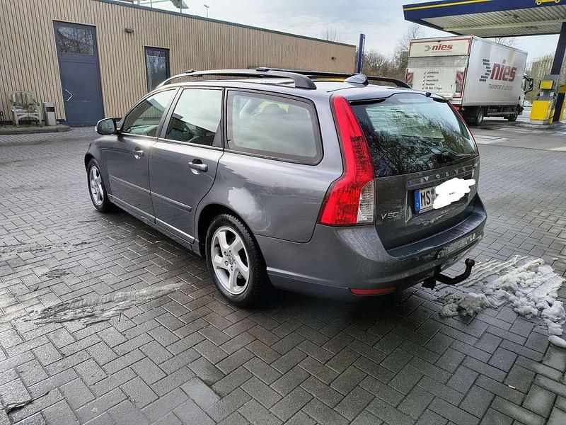 Gebraucht Volvo V50 Kinetic 115 PS (84 kW) 2011 Silber Kombi