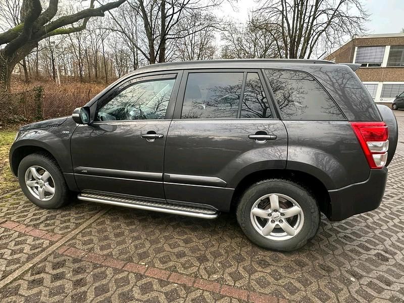 Schwarz Gebraucht 2012 Suzuki Vitara SUV | 6.500 € - Bild 1/4
