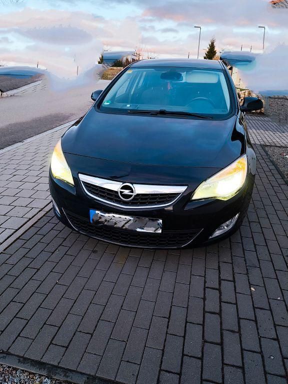 Schwarz Gebraucht 2010 Opel Astra Edition Limousine | 4.100 € (Fairer Preis) - Bild 1/4