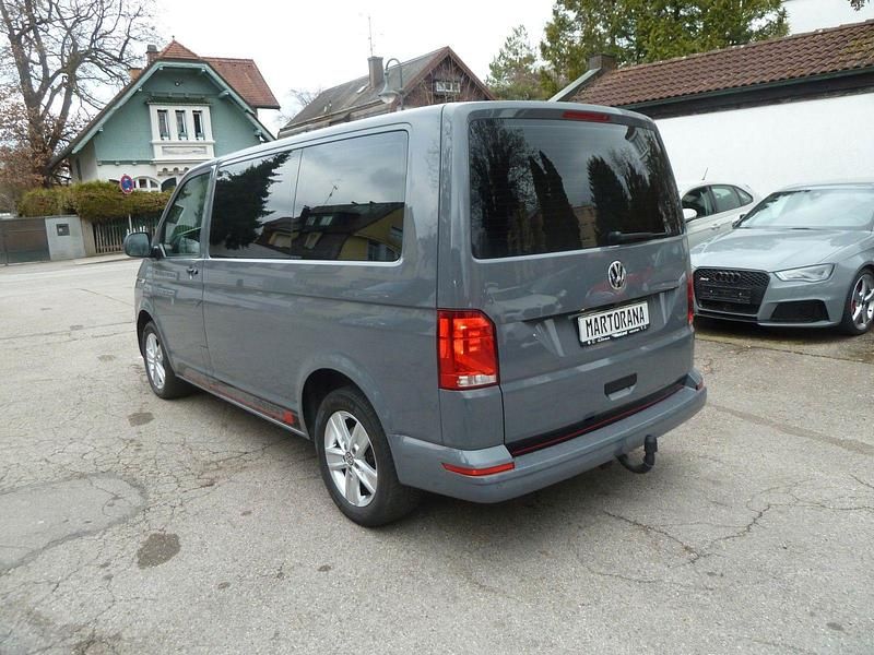 Gebraucht VW Multivan 150 PS (110 kW) 2021 Grau Van